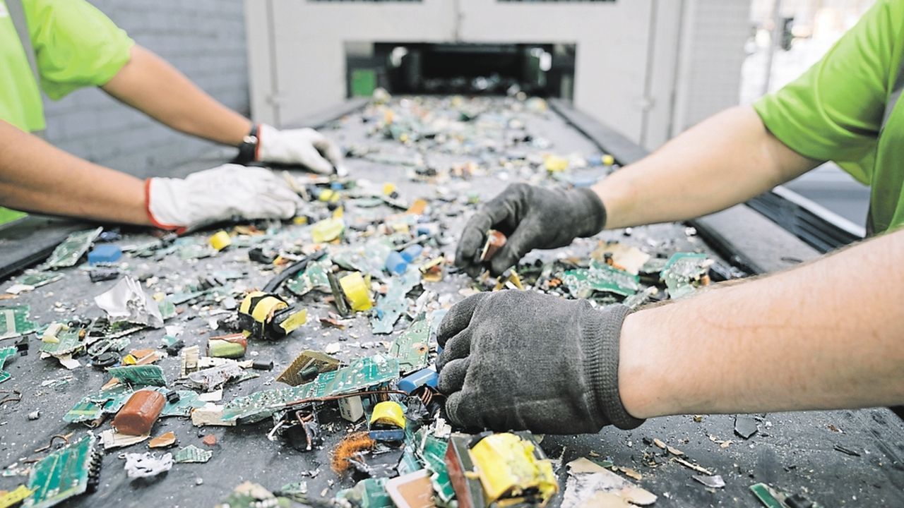 OMONDO TECHNOLOGIE - Une start-up française révolutionne le recyclage des déchets électroniques avec un robot ultra-performant