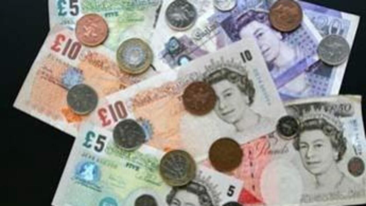 Crise de Confiance à Westminster - La Livre Sterling Ébranlée par les Changements de Gouvernement