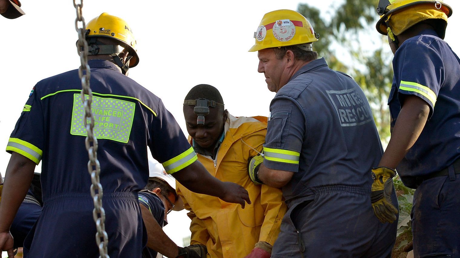 Plus de 400 mineurs bloqués sous terre en Afrique du Sud par des manifestants