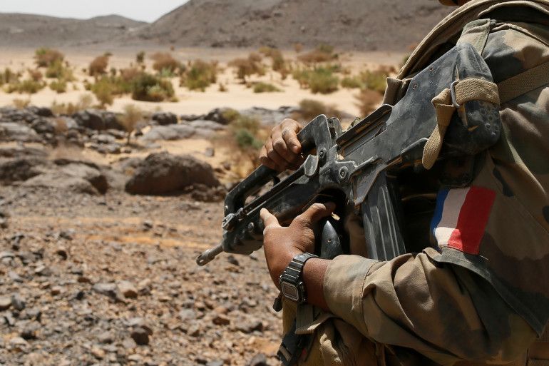 La nécessité d'une nouvelle politique française en Afrique après le retrait des armes françaises