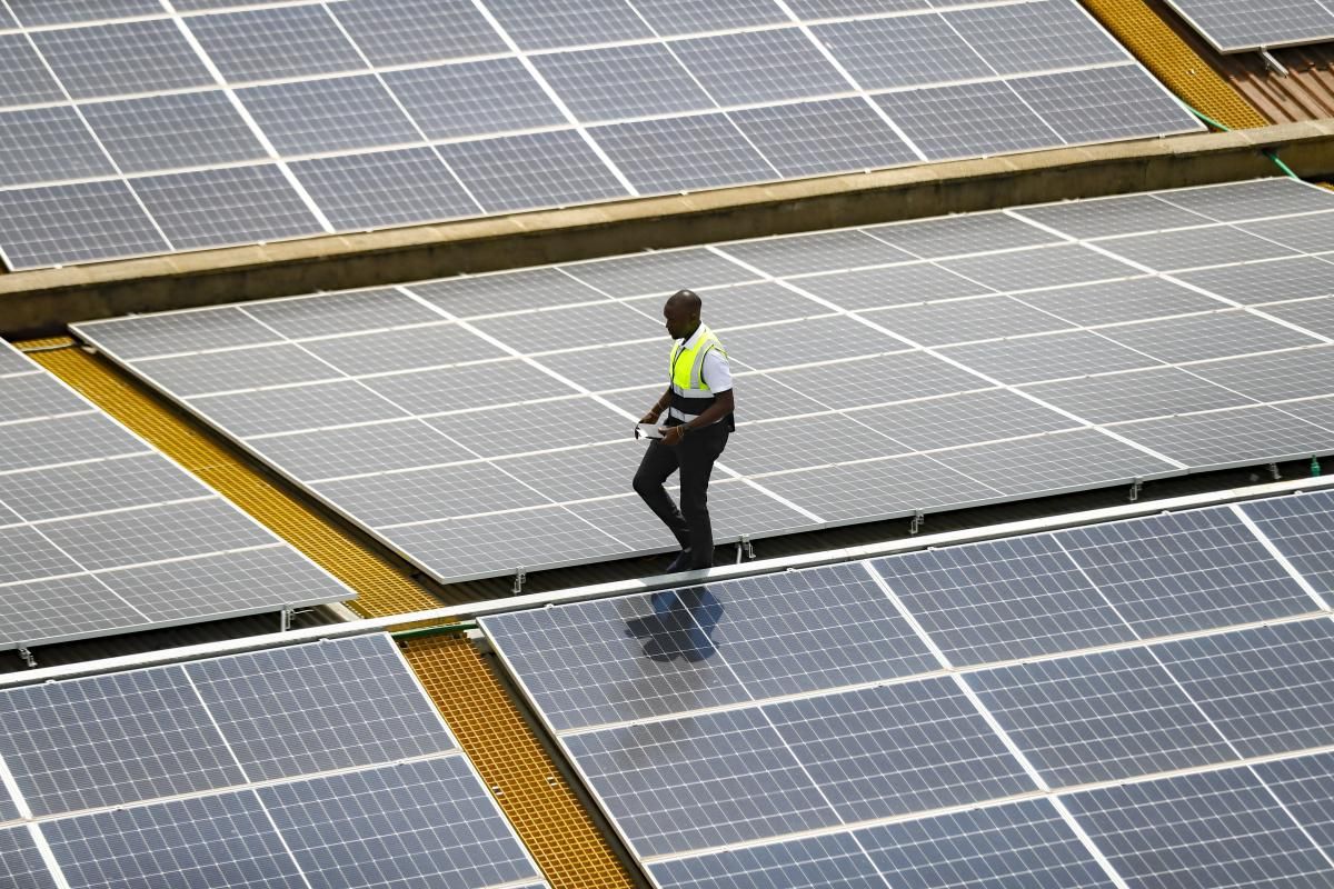Énergie en Afrique Subsaharienne : Le déploiement massif du solaire hors réseau pour l'électrification rurale