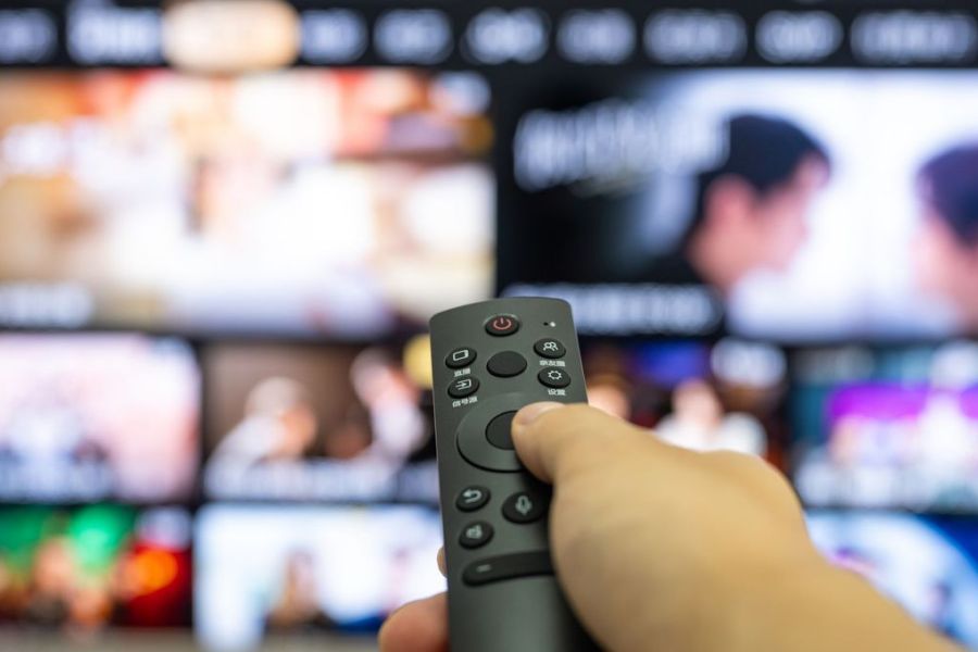 Les Français accros à la vidéo : plus de 4h par jour devant un écran en 2024