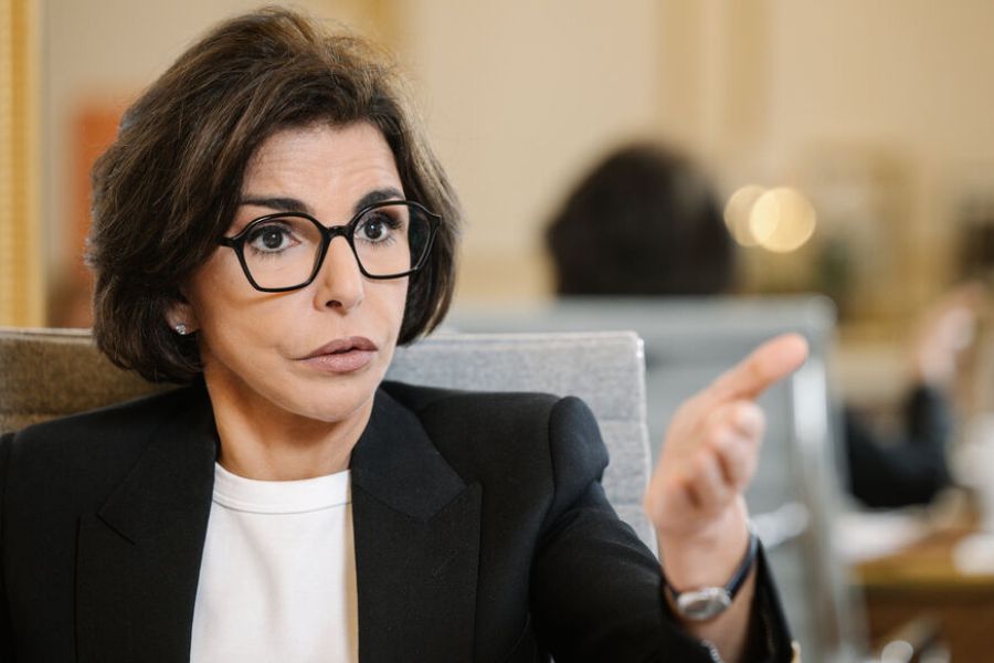 Rachida Dati s'oppose à Amazon sur les frais de port des livres : un combat pour la culture française