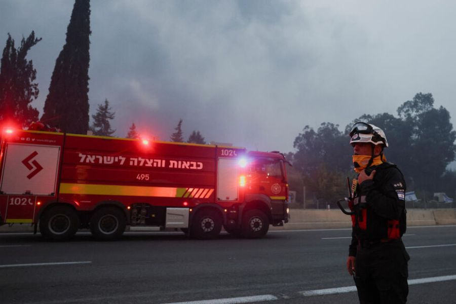 Incendies dévastateurs en Israël : la France propose son aide, solidarité et enjeux géopolitiques