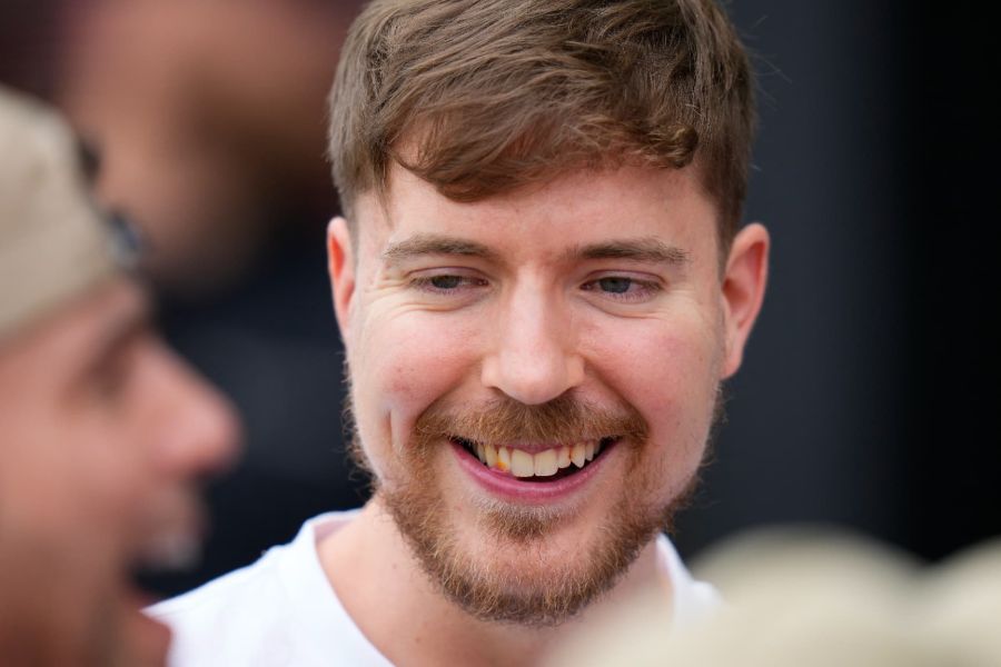 MrBeast envisage de sauver TikTok en le rachetant : un influenceur à la rescousse du réseau social