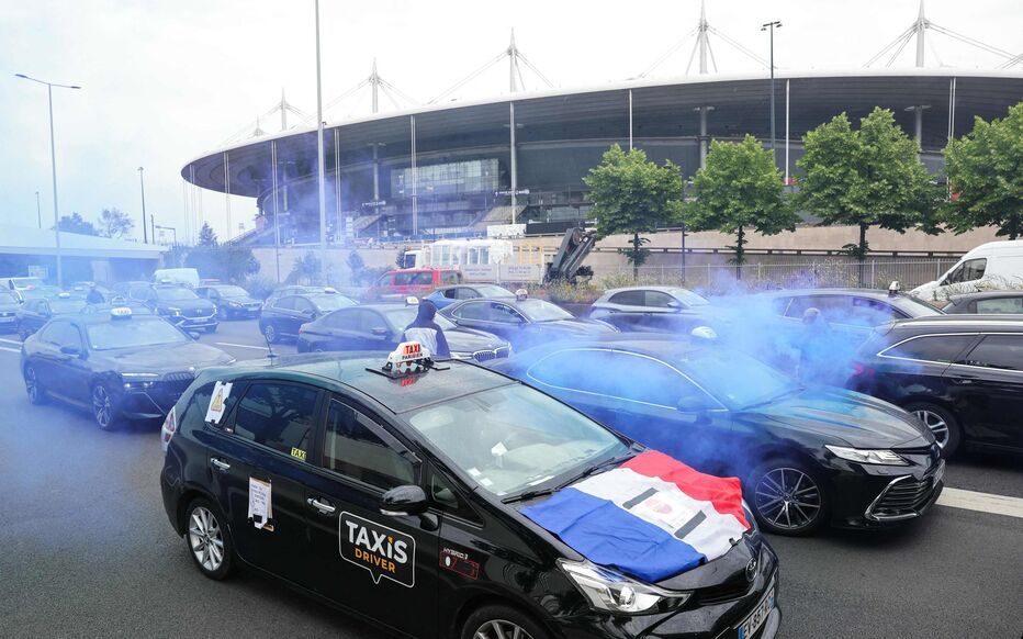 Taxis en colère : réunion d’urgence au ministère des Transports contre la convention VTC
