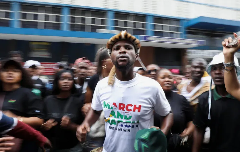 Dossier : La chasse aux émigrés en Afrique du Sud, un "apartheid nouveau style" ?