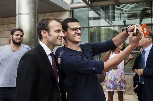 Emmanuel Macron exprime la solidarité de la France envers Israël lors de sa visite à Tel-Aviv