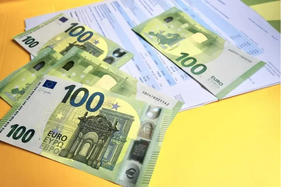 Les Très Hauts Revenus en France : 20 Ans d'Évolution. Qui S'enrichit Vraiment et Quel Impact sur la Cohésion Sociale ?