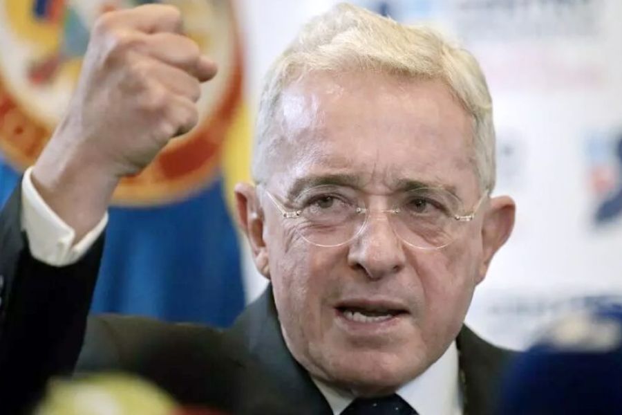 Uribe condamné : L’ex-président colombien sous résidence surveillée