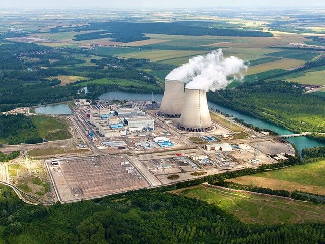 Déchets nucléaires et recyclage automobile : où va l’Europe dans sa transition écologique ?