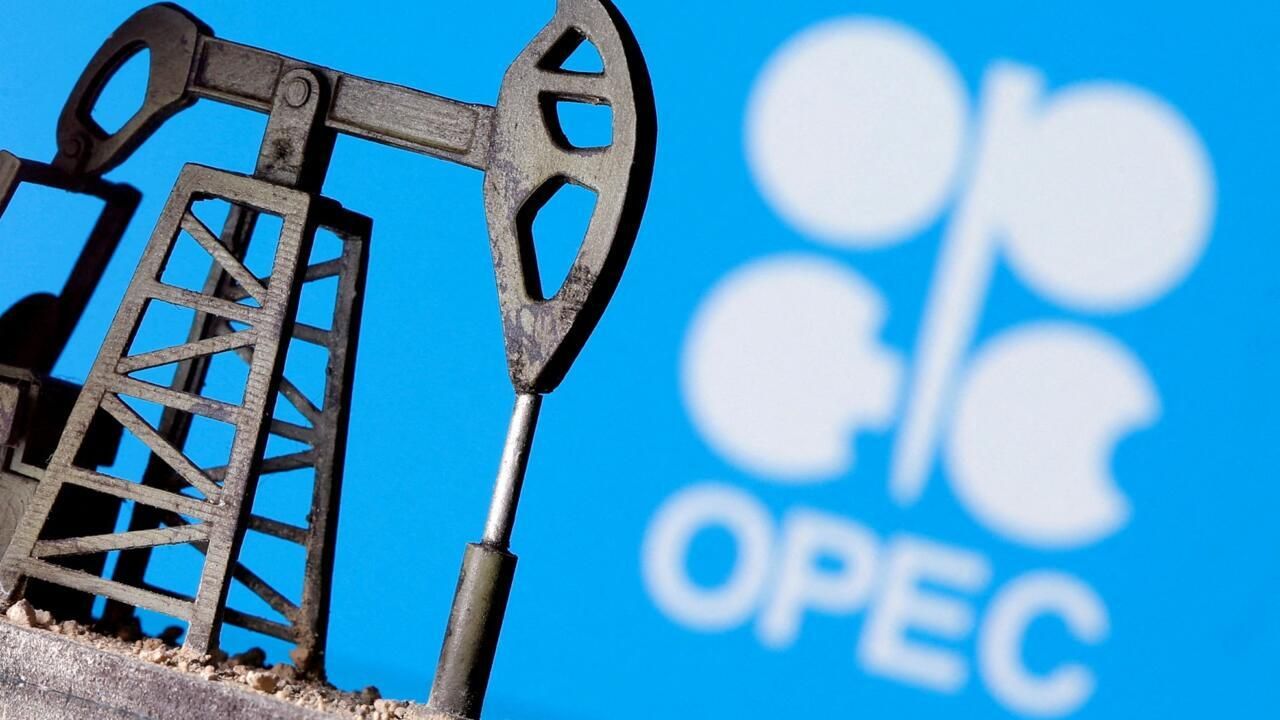 Opep+ : la hausse surprise de la production malgré la chute des prix bouleverse l’équilibre pétrolier mondial