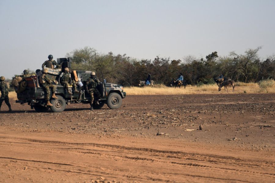Niger : 34 soldats tués dans une attaque près de la frontière malienne – Le retour du spectre djihadiste au Sahel