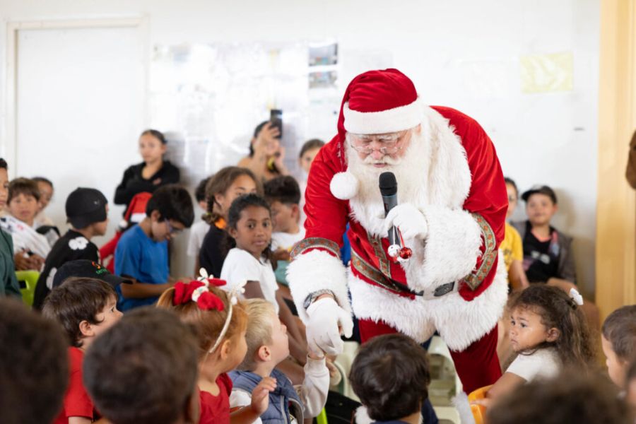 La Magie de Noël Réinventée : Entre Sobriété Énergétique et Tradition, Célébrer les Fêtes en 2025