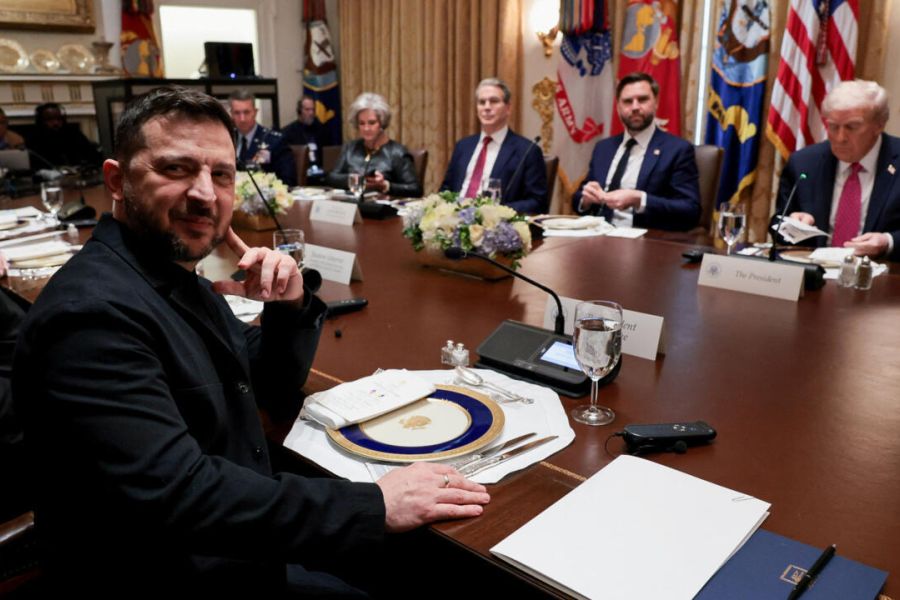 1 Sommet de Mar-a-Lago : Le face-à-face Zelensky-Trump redéfinit l'ordre mondial