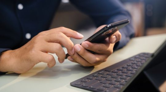 OMONDO Médias - Désinformation en ligne : Défis pour la démocratie à l'ère numérique