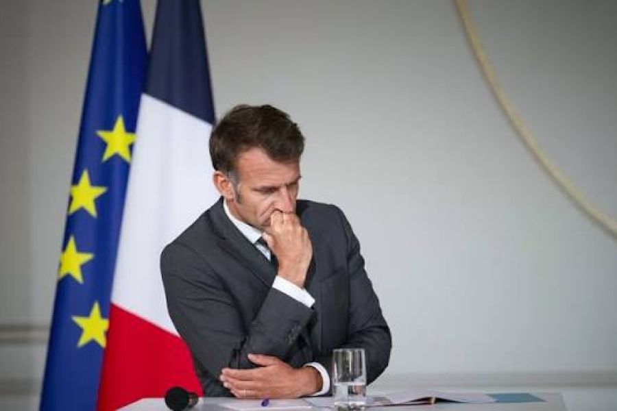 Emmanuel Macron message subliminal : les décryptages politiques derrière les derniers arbitrages du gouvernement