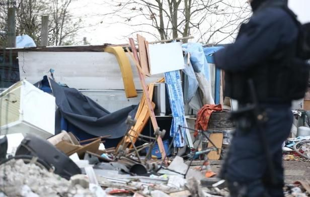 Bidonville sous le pont Jean Macé à Lyon : la ville lance l’évacuation au nom de la salubrité publique