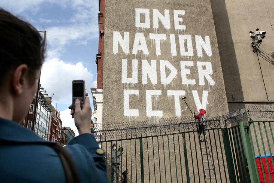 Le célèbre artiste de la rue Banksy a frappé à nouveau, cette fois au cœur de Londres, avec une œuvre monumentale abordant la crise du logement.