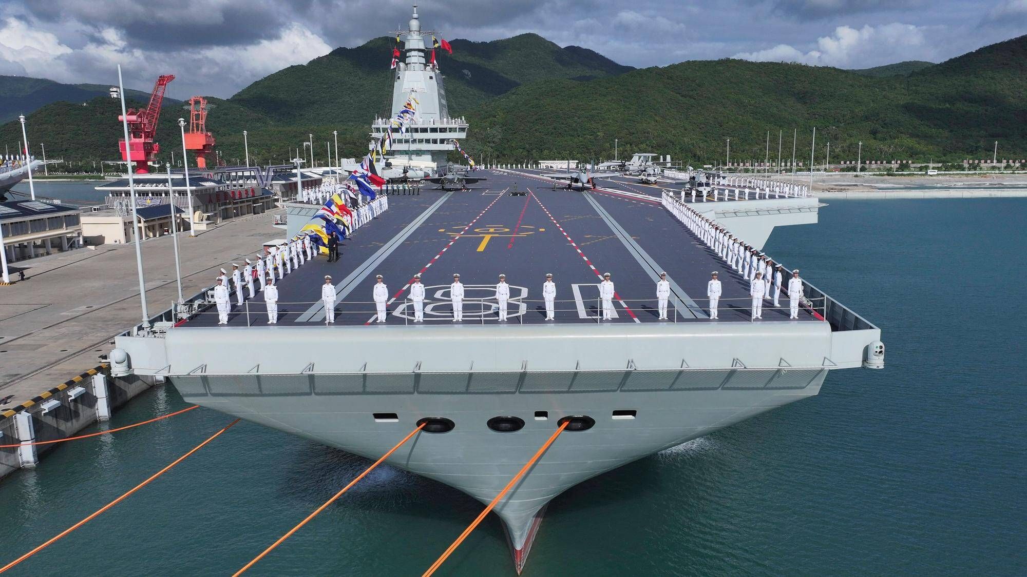 Analyse Stratégique : L'Entrée en Service du Porte-Avions Fujian – Vers un Rééquilibrage Naval en Mer de Chine ?