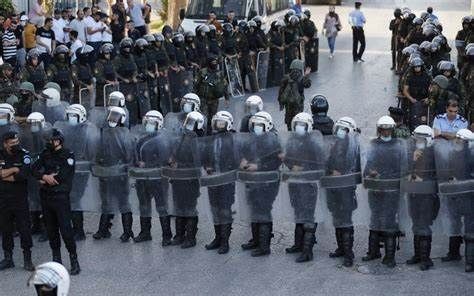 Les journalistes défilent à Ramallah pour condamner le meurtre de leurs collègues palestiniens à Gaza