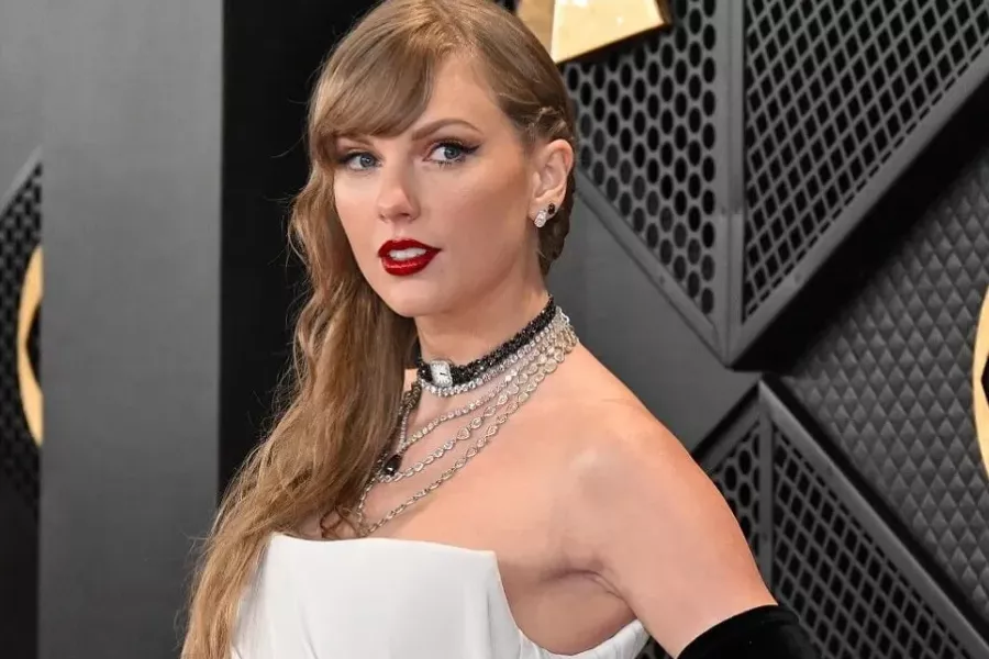 Fausse alerte fiançailles de Taylor Swift, un professeur piégé et la viralité explosive du canular