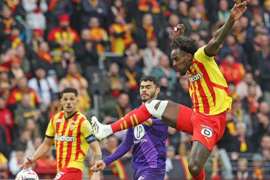 Ligue 1 - Lens piégé par Toulouse, Strasbourg et Angers respirent