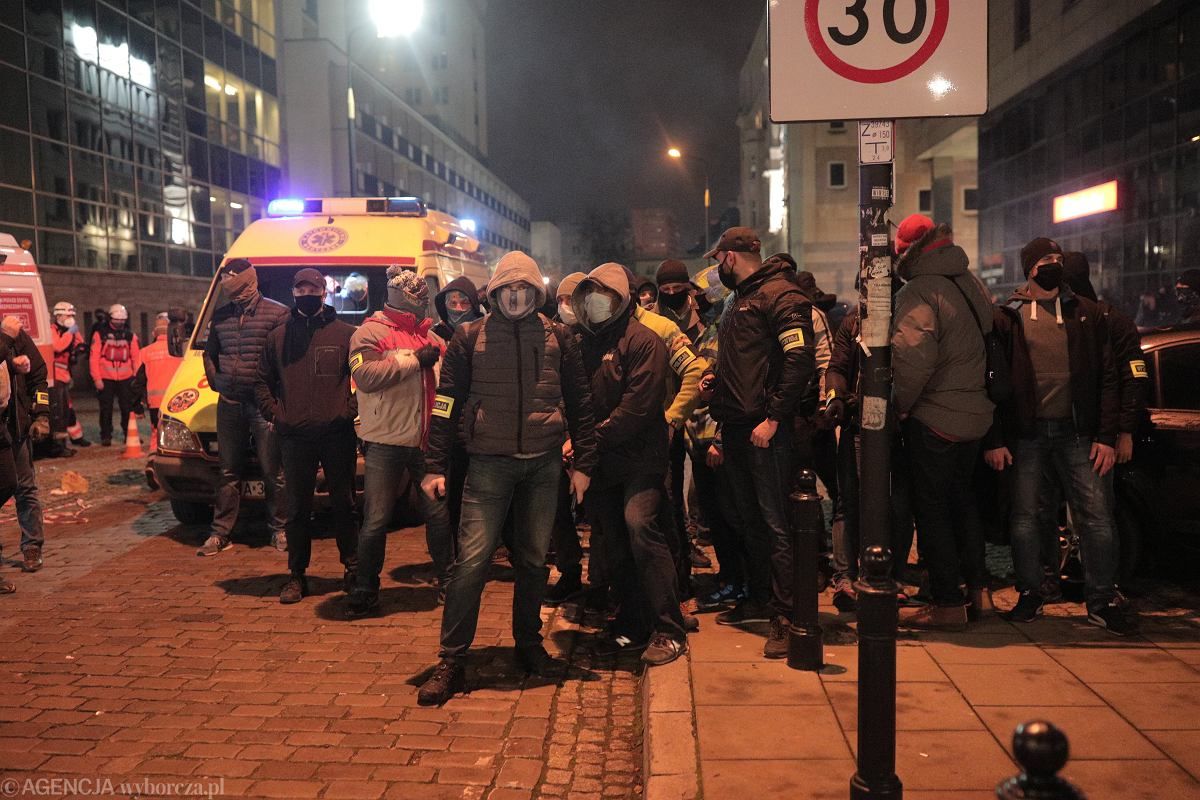 En, Géorgie, à Tbilissi, des manifestants, anti- régime  veulent bloquer la loi contre les intérêts étrangers.