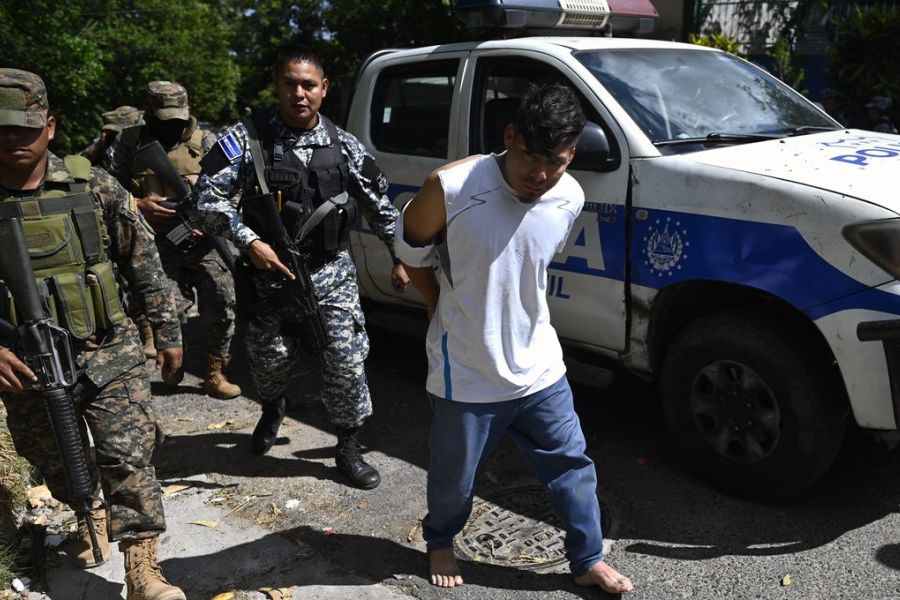 Salvador : plus de 600 procès collectifs envisagés contre des membres présumés de gangs, une lutte judiciaire à grande échelle