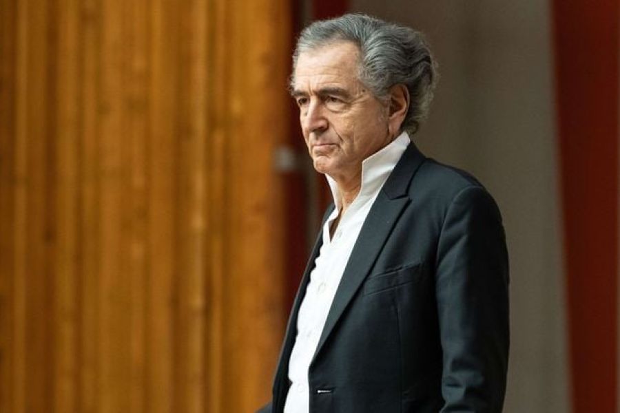 Rouen : des milliers de tickets de transports en commun gratuits pour les migrants financés par la métropole. Solidarité ou populisme ? Le débat enflamme la ville et divise l'opinion publique.