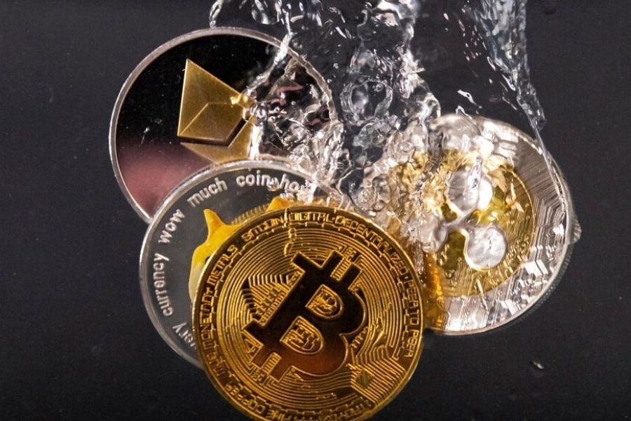 Chute libre du Bitcoin sous les $86 500 : Le marché des cryptomonnaies sous l'emprise d'une volatilité extrême et de nouvelles réglementations