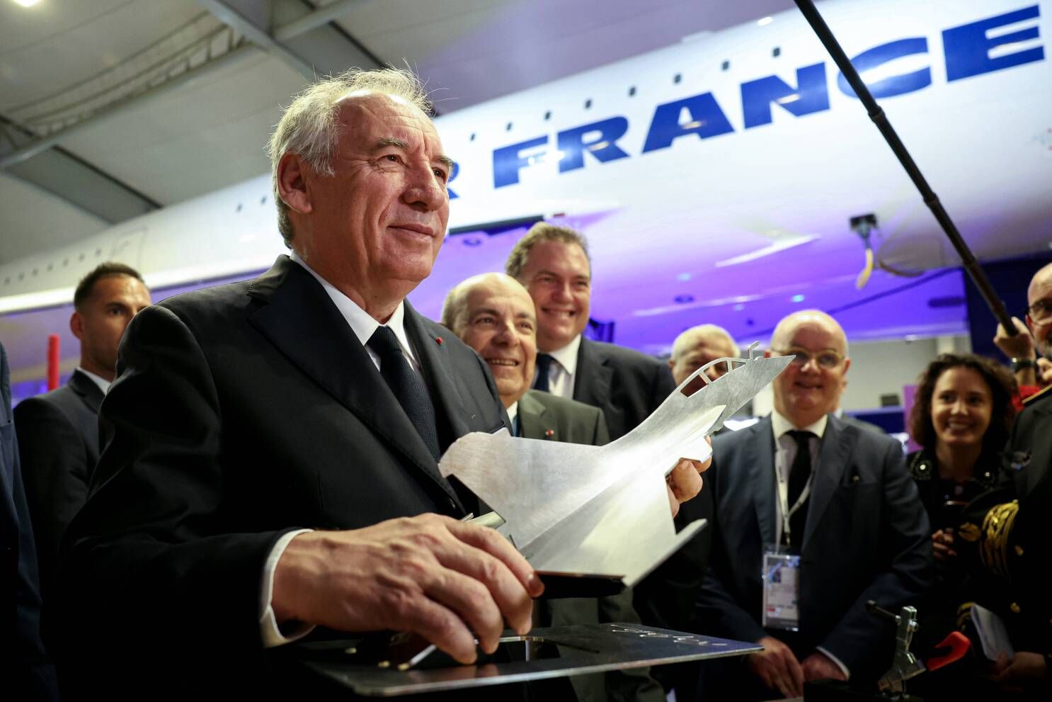 François Bayrou propose une « prime seniors » – Révolution ou gadget sur le marché du travail ?