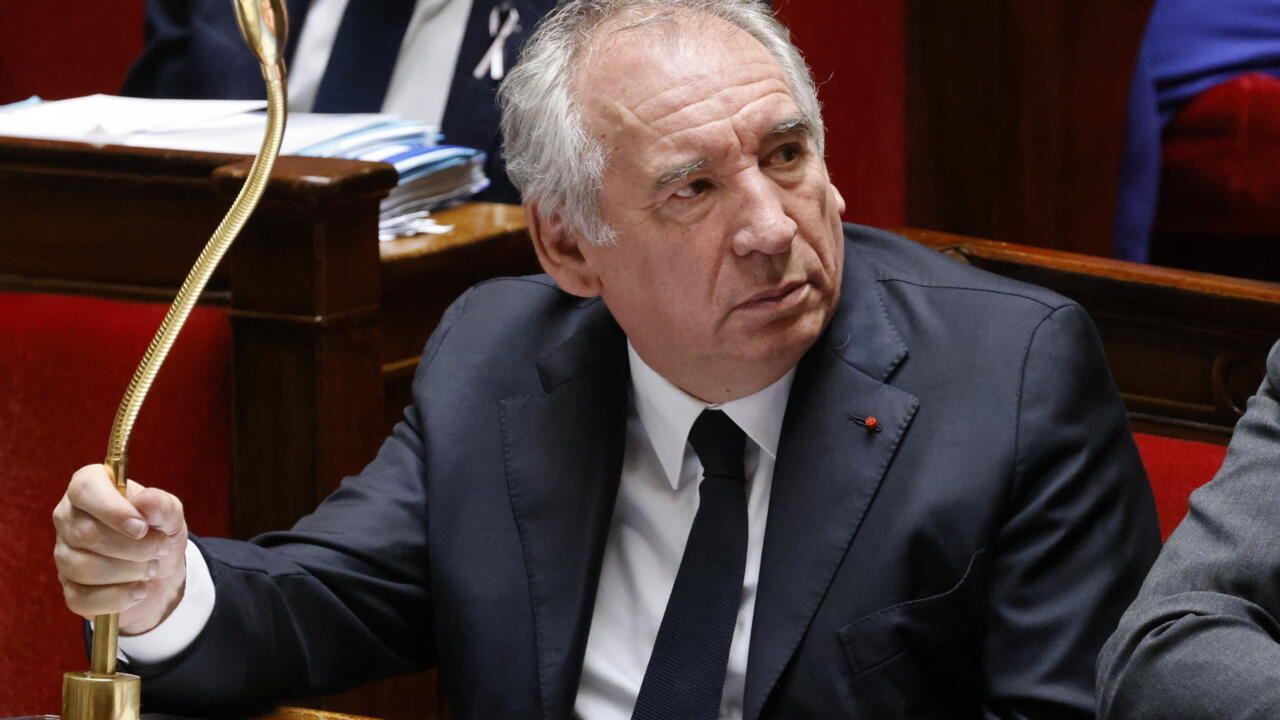 Référendum budgétaire : Bayrou, Macron et la crise politique