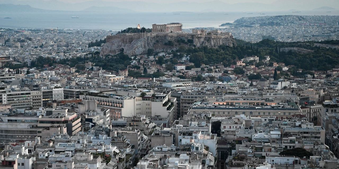 Athènes restreint les locations de courte durée pour endiguer la crise du logement