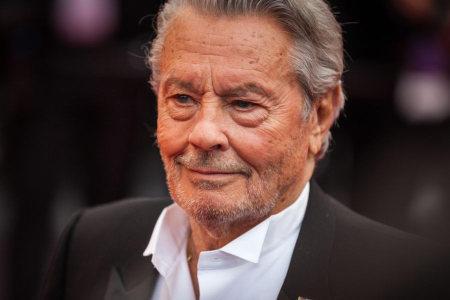 Hommage national à Alain Delon, icône inoubliable du cinéma français