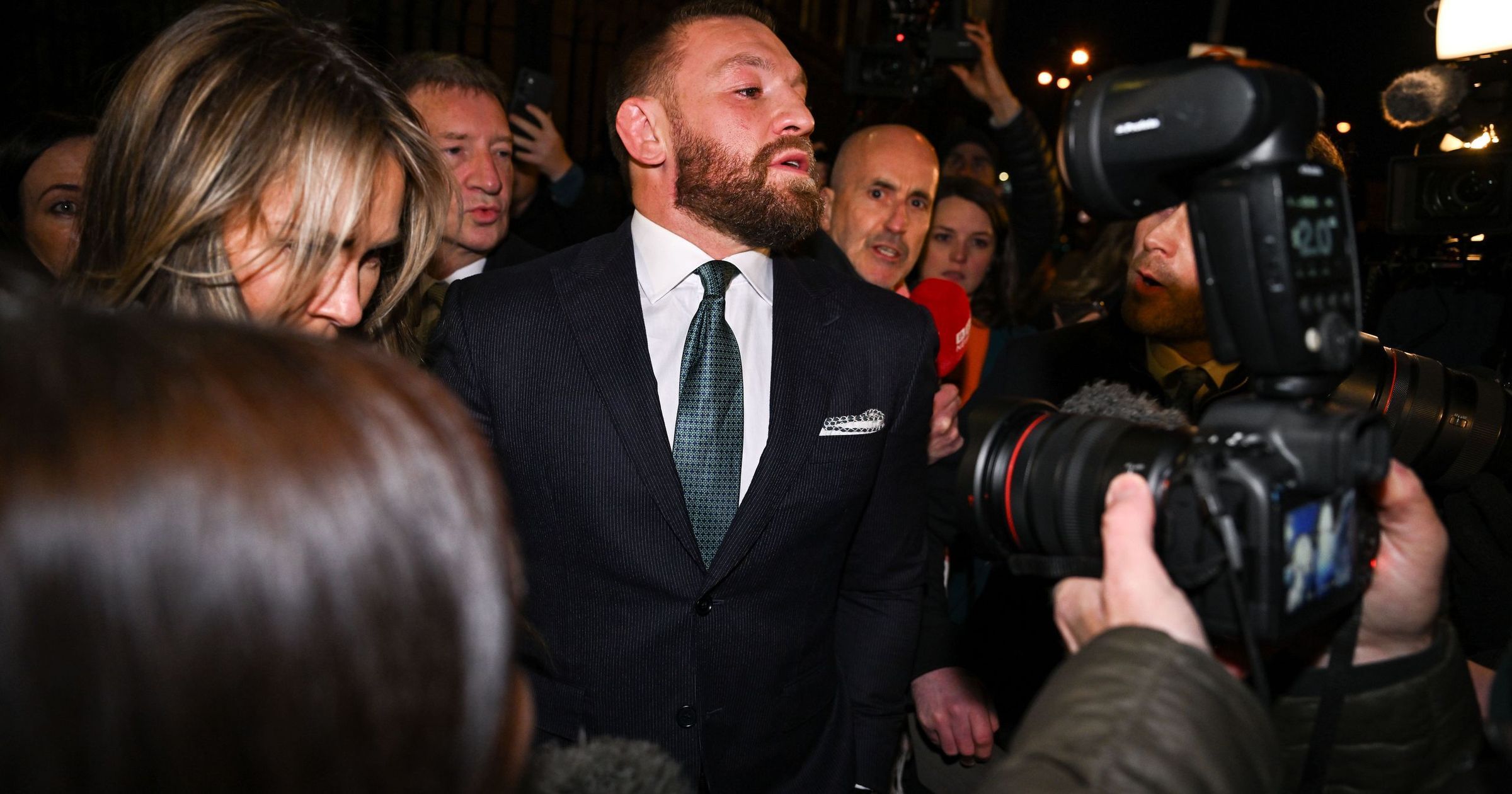 Conor McGregor condamné à verser des dommages et intérêts pour viol : une décision qui fait trembler le monde du MMA
