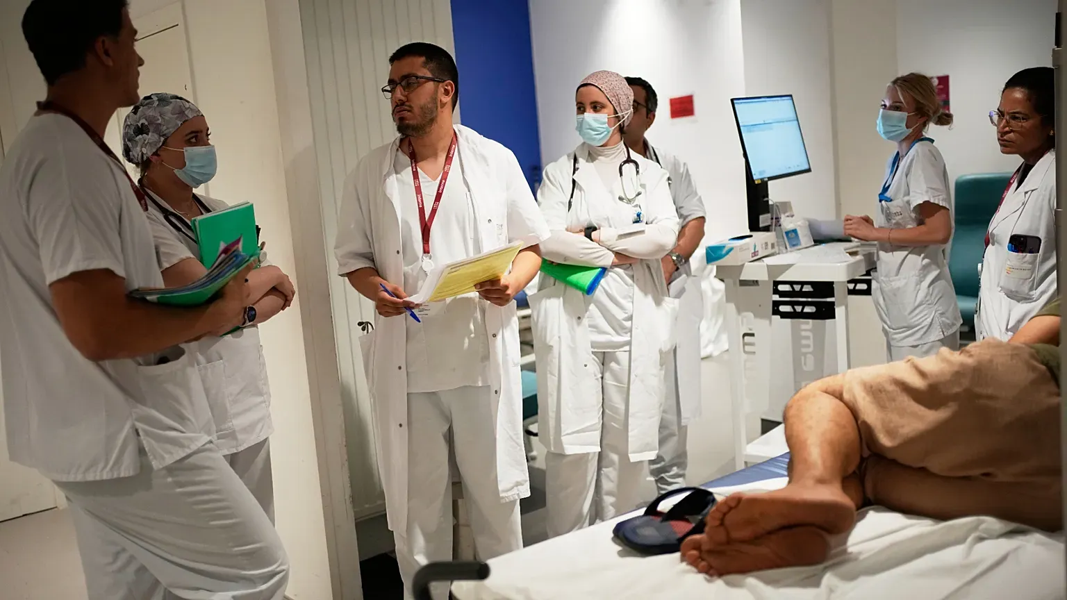 Santé Publique et Pics Thermiques : La Résilience du Système Hospitalier Français à l'Épreuve de l'Été 2026