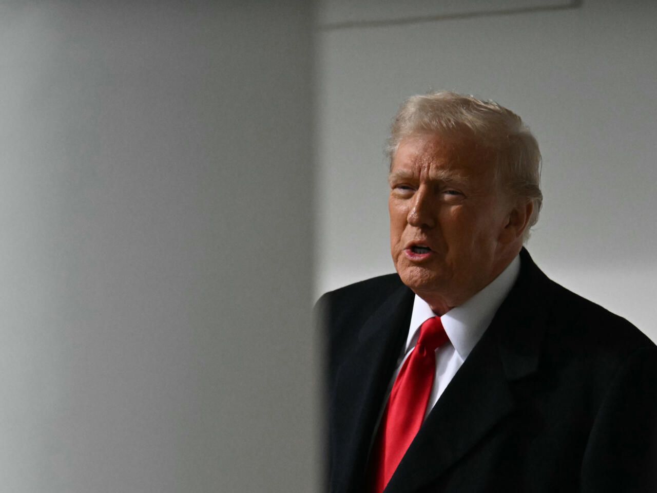 Les marchés en hausse suite aux annonces d'investissements dans l'IA de Donald Trump