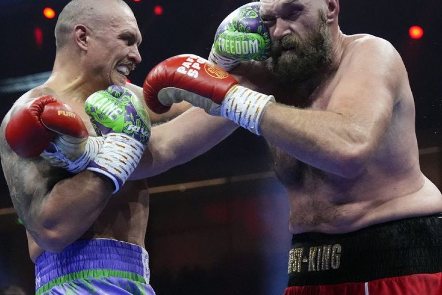 Zelensky salue la victoire du boxeur Usyk contre Fury