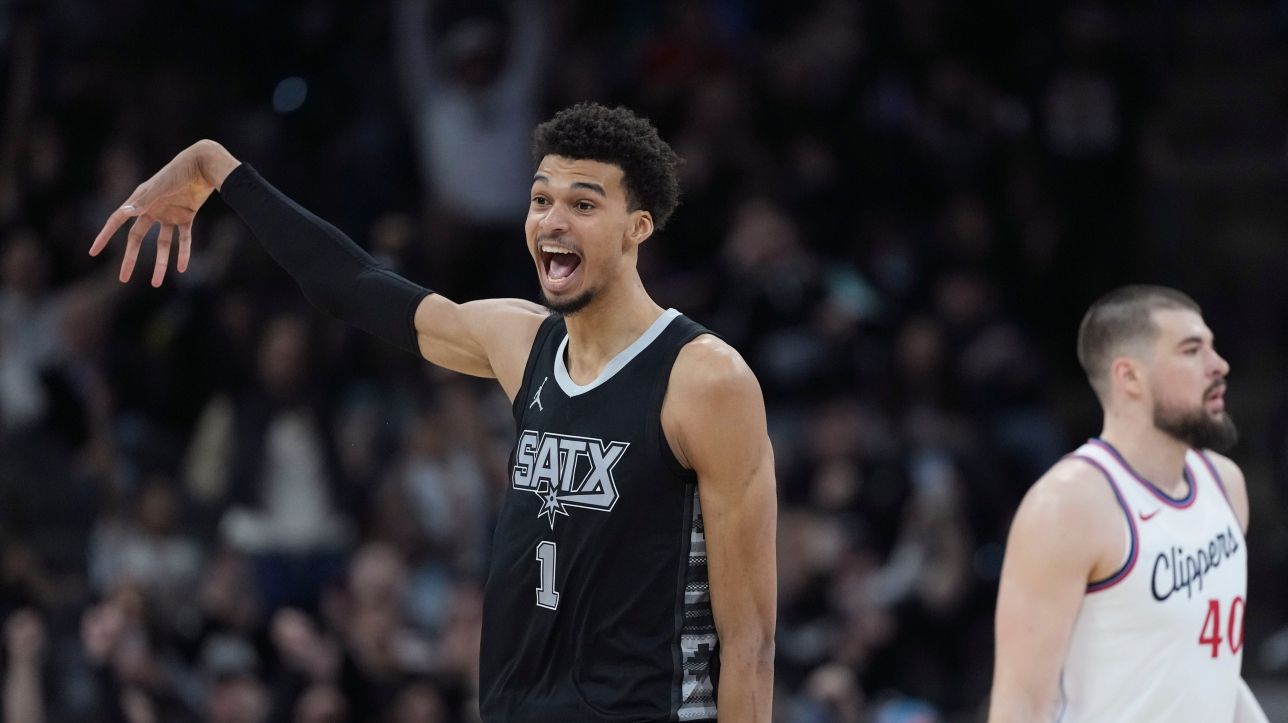 Wembanyama, Étoile Filante ou Constellation Durable ? Ses Débuts au Match des Étoiles Promettent un Avenir Lumineux