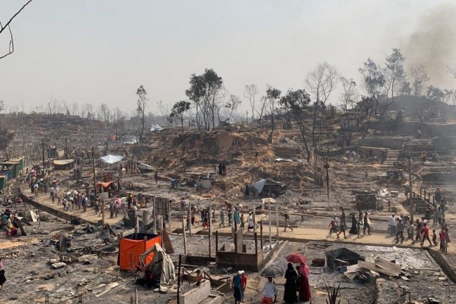 Un incendie à Cox's Bazar provoque le déplacement de milliers de réfugiés rohingyas