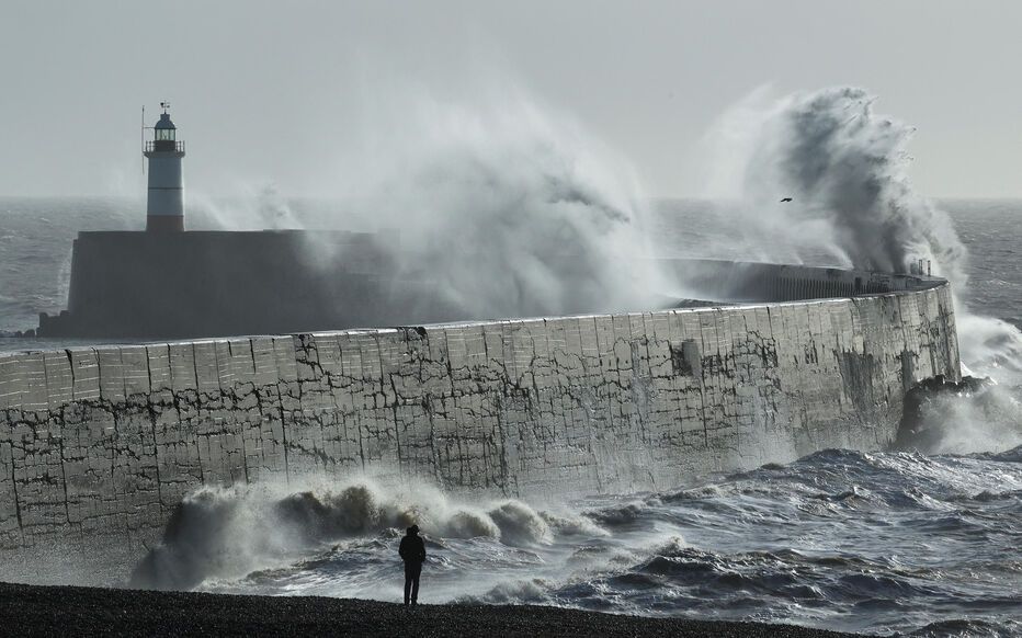 Tempête Amy en Irlande : un mort et rafales atteignant 148 km/h provoquent d’importantes perturbations