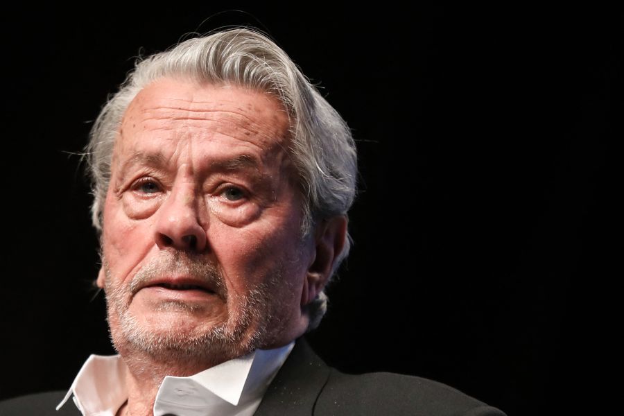 Alain Delon : le procès contre ses enfants reporté