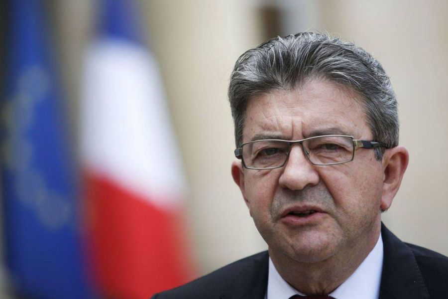 Jean-Luc Mélenchon fustige les « combines » socialistes et promet fidélité au mandat des électeurs
