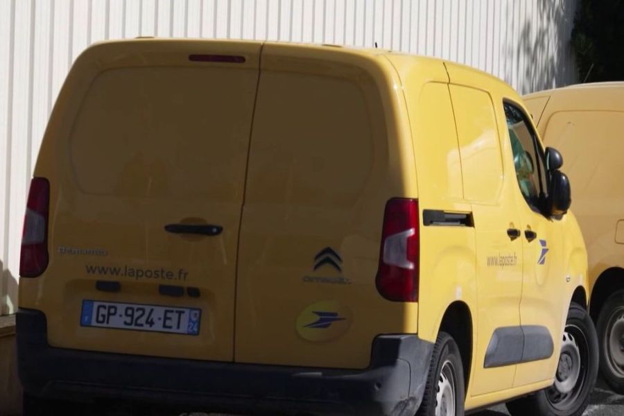 Dordogne – Trois colis piégés destinés à des célébrités explosent dans un bureau de Poste
