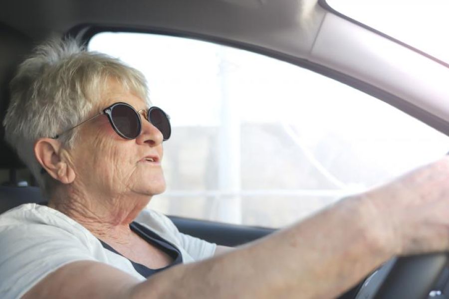 Seniors au volant – Faut-il conditionner le permis après 70 ans ?
