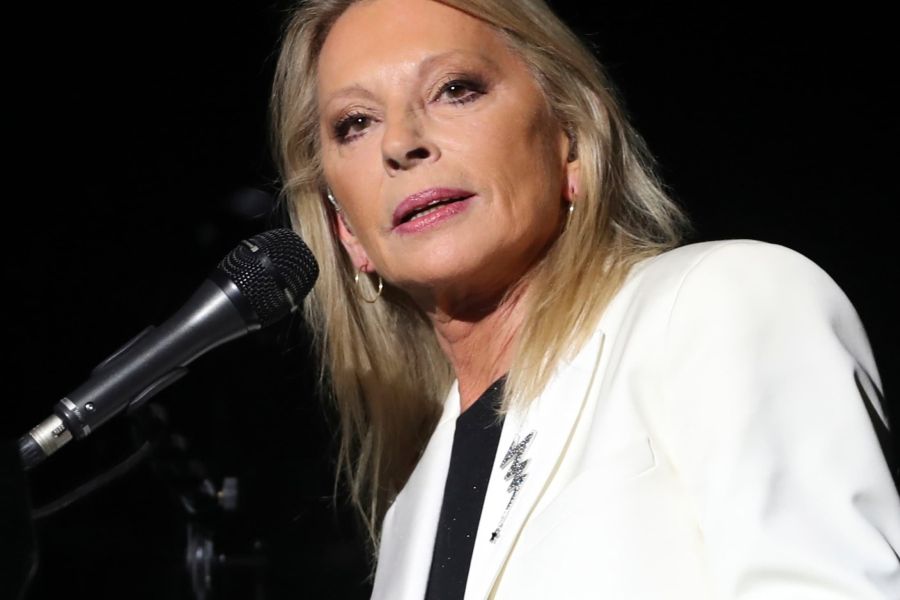 Véronique Sanson hospitalisée d'urgence : la diva de la chanson française face à un combat respiratoire aigu