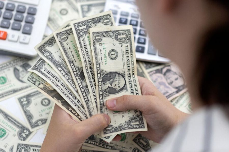 Chute de l'euro face au dollar, effet Trump sur les marchés