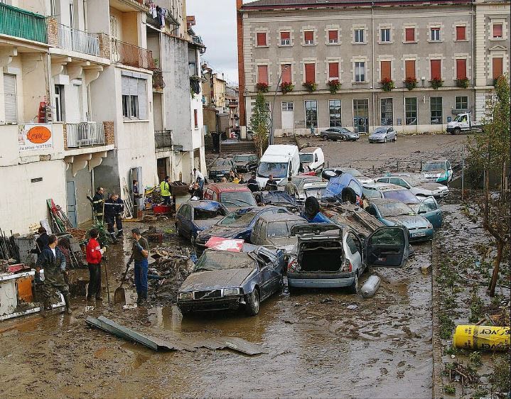 OMONDO ENVIRONNEMENT : Inondations record dans la vallée du Gier - Les habitants face à l'ampleur des dégâts