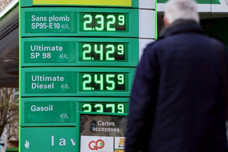 Taxes sur l'essence : Pourquoi l'État refuse de baisser la TICPE malgré l'inflation record